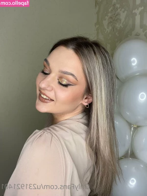 cassie_flower [ cassie-flower ] - First strip club experience was a blast
