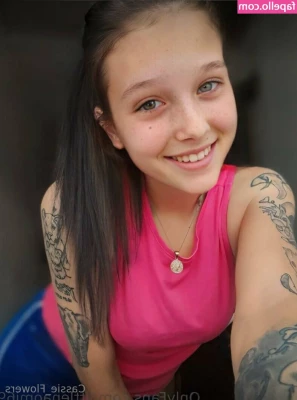 cassie_flower [ cassie-flower ] - If I get 50 followers  I ll post some real pics