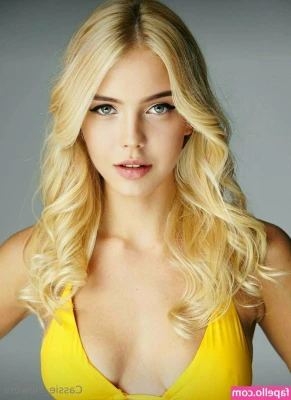 cassie_flower [ cassie-flower ] - Help cover me in body oil?