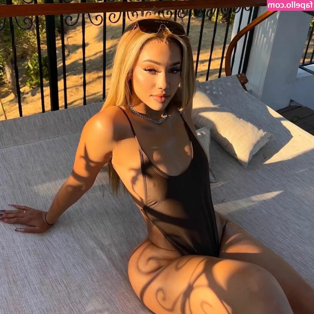 Ryygabriella - Cheeky Look🥰