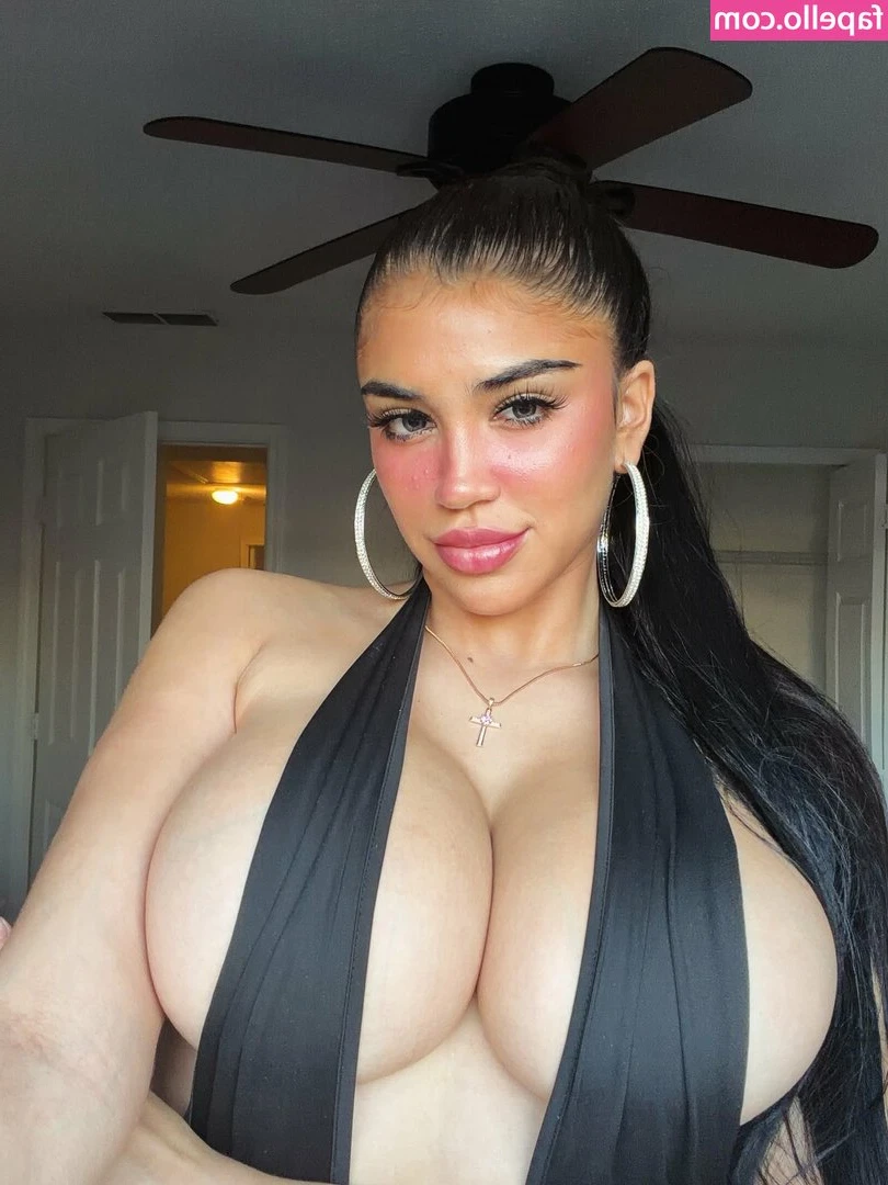 Brittany Adeline [ brittany-adeline ] - Turn around and drop it down on it 😜