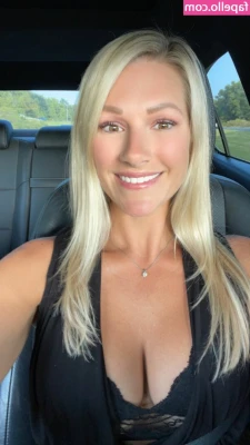 Nicole Manning [ nicole-manning ] - How do I look?