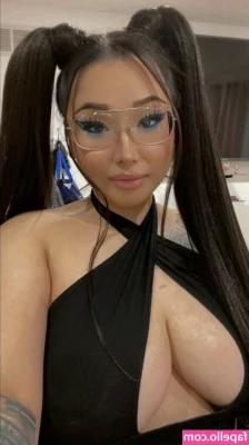 Raaychel - Love the view of my tits?