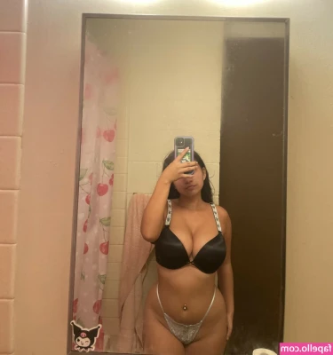 littlemissthicxy - Pre-shower nudes !  Shower nudes comin’ soon 😈