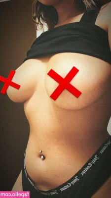 littlemissthicxy - Happy hump day 🍑  Who wants to give me a back rub and eat my ass?