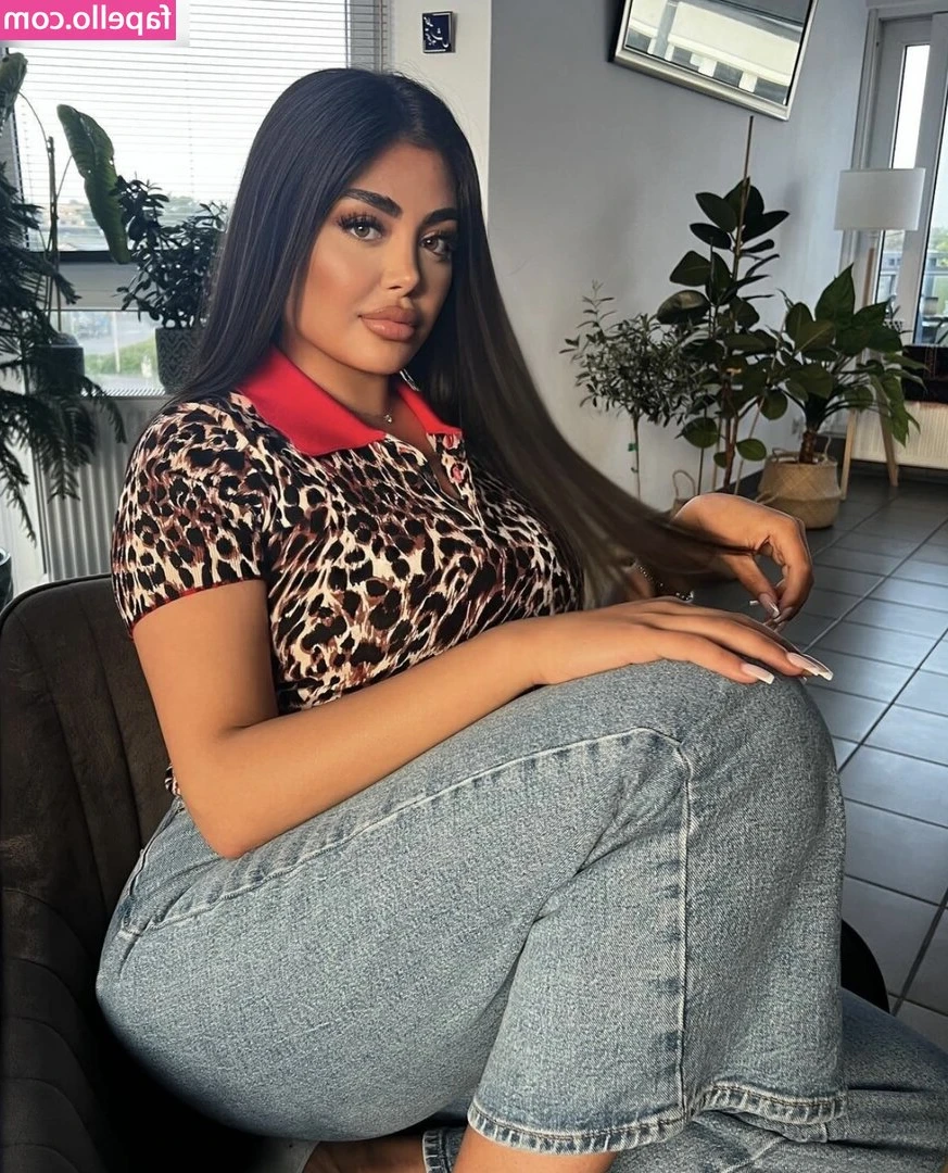 jasminmdb - Virgin gets locked and strap on fucked.