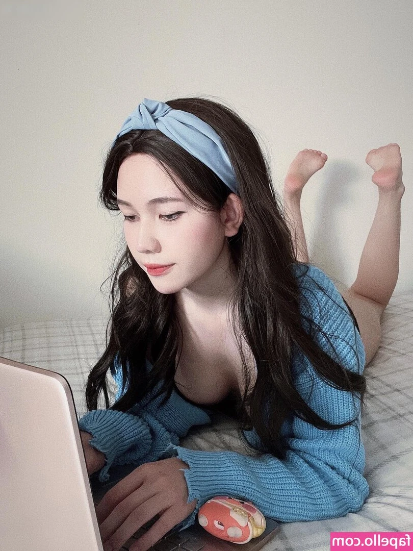 Arisa Nguyễn [ arisa-nguyn ] - A rare moment. Me a smiling in a pic. 😇