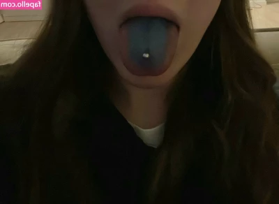 Larissaxra - What kind of content would you like personally  Don t be shy to DM me