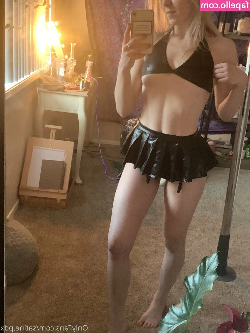 satine.pdx [ satine-pdx ] - Havent been active much today  and if i owe rewards  i am soo sorry  