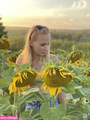 realmiagold - if you guess what my partner is making i'll send you an exclusive
