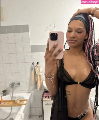 Kischa Richter [ kischa-richter ] - Woke up wet and horny! Fuck! Your exclusive solo will be worth it.