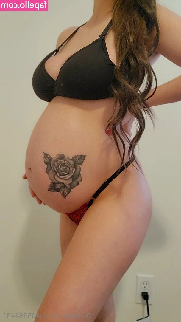 pregnantdorothygale - Wet muscle, big titties, and a juicy pussy. Need I say more?😍