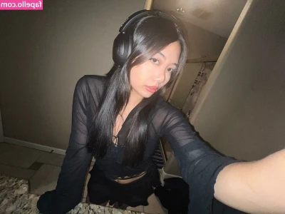 annabbly - Look at my round butt😏 Do you like it? Huh?🍑 Can I sit on you