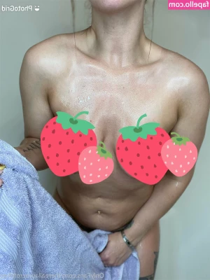 thereallauracroftfree - Nouvelle vidéo… massage avec de l’huile partout sur mon corps et