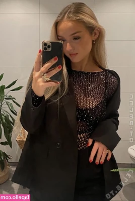 Malene Johanson [ malene-johanson ] - A guy ask me iff i edit my soft cock pics to make em bigger .. so i