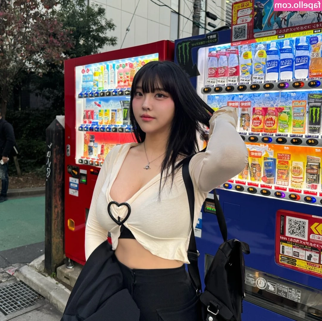 Hana Song [ hana-song ] - Suns out guns out  so beautiful today  Goodbye winter