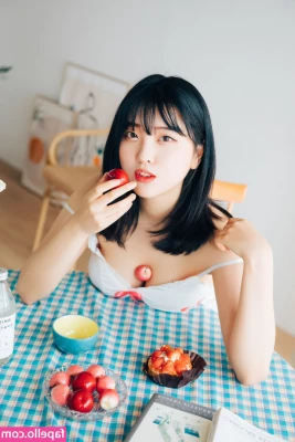 Hana Song [ hana-song ] - My soles are ready to be creamed