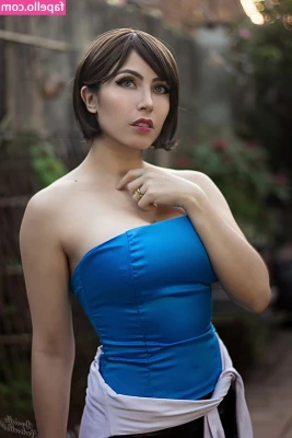 Danievedo [ danievedo-1 ] - Just a little cleavage