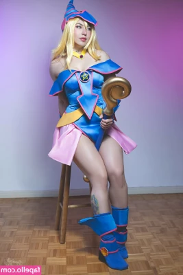 Danievedo [ danievedo-1 ] - Who doesn t love ass and drinks served to them