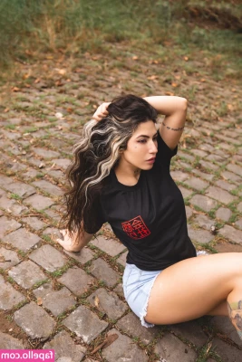 Danievedo [ danievedo-1 ] - MMMM kiss me down