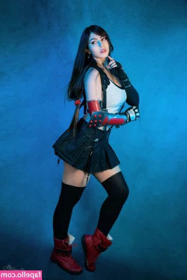 Danievedo [ danievedo-1 ] - Being naughty in public is so much fun. Do you see the guy I'm