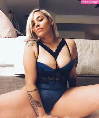 Scarlett Cakez [ scarlett-cakez ] - Whenever I put on a pair of Wolford Neon 40s I wish they could stay