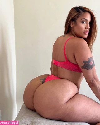 Scarlett Cakez [ scarlett-cakez ] - Mondays are rough  Have some booty as a great    What kind of video
