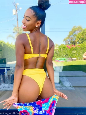 Official Janina [ official-janina ] - I love her smile and her booty   @wrenrainier