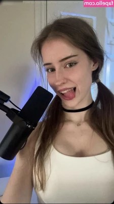 Mira Szalma [ mira-szalma-1 ] - Loved playing with my maid