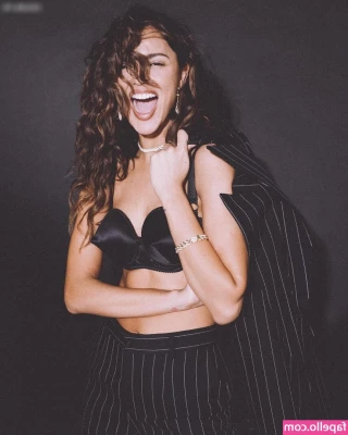 Eiza González [ eiza-gonzlez ] - You made the naughty list !!!!! But I’ll still give you a present