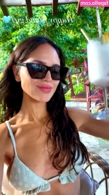 Eiza González [ eiza-gonzlez ] - Video-omg chacha.....😱lol but plz enjoy😅