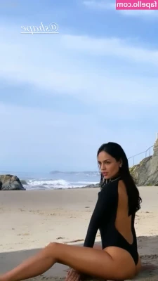 Eiza González [ eiza-gonzlez ] - Rock pool antics