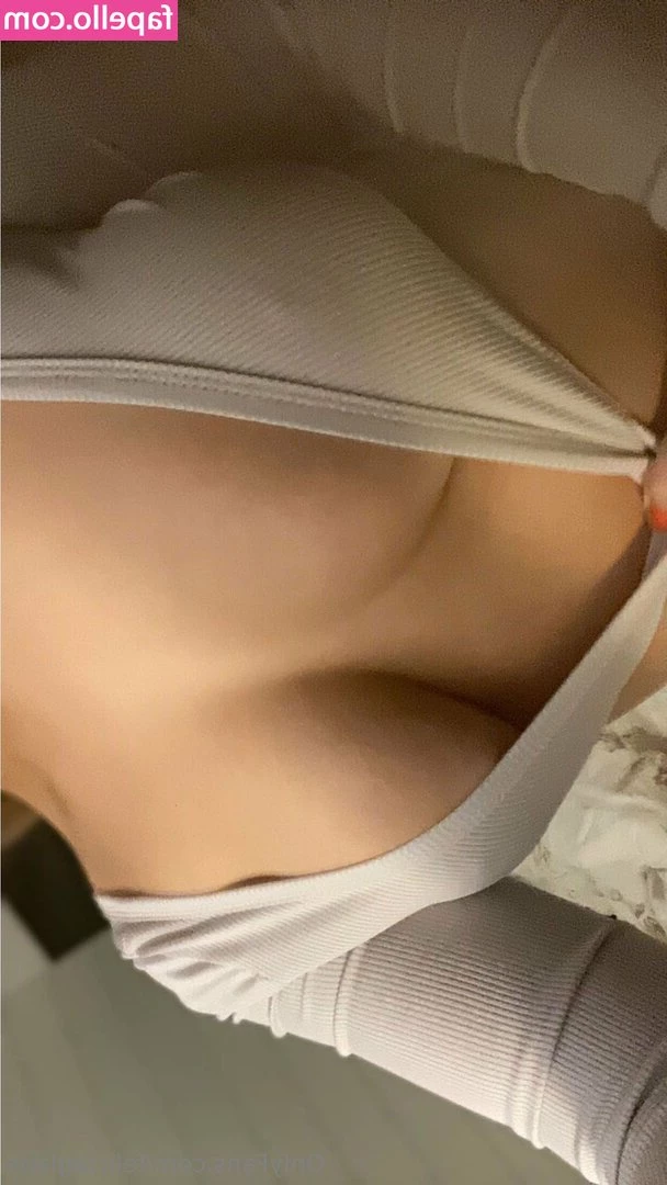 feliciaglans - Do you like how my sportswear fits     I want to save money to buy a