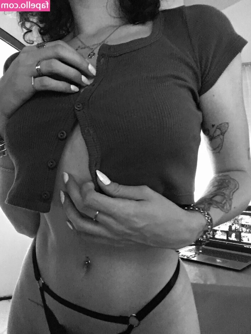 paulina_schimpf [ paulina-schimpf ] - Happy Monday ❤️🍑