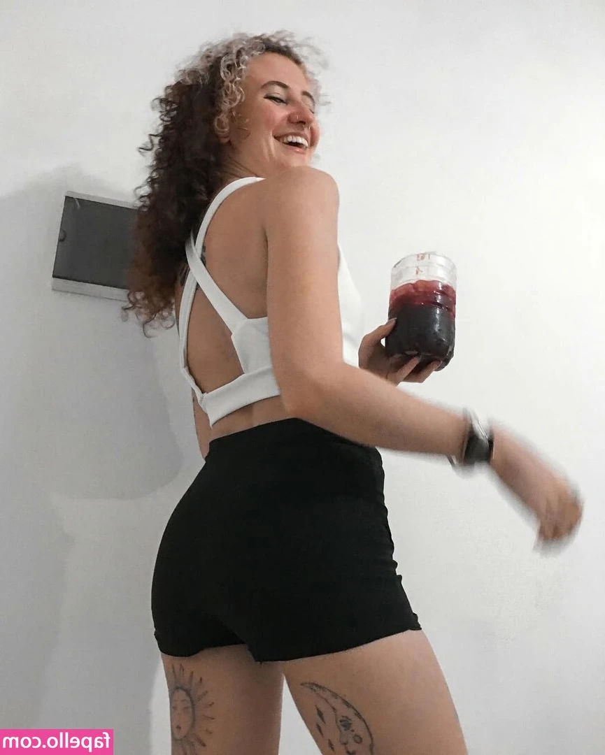 paulina_schimpf [ paulina-schimpf ] - Don't underestimate my feet! They will make you moan until you cum