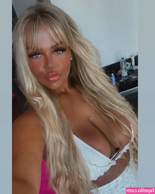 Kayleigh Thomsen [ kayleigh-thomsen-1 ] - Big juicy tiddies 🥰