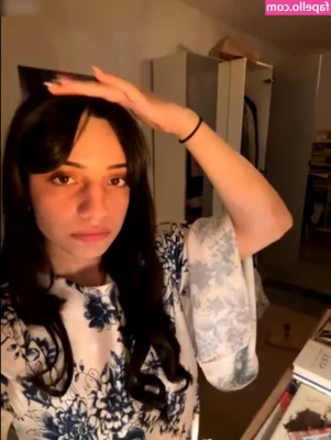prettylilgirl - Fishnets or stockings