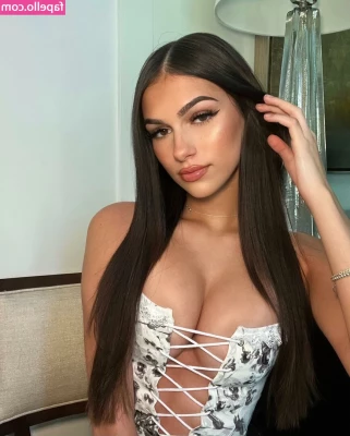 Julia Merekoulias [ julia-merekoulias ] - is this the peach you're craving today?🍑