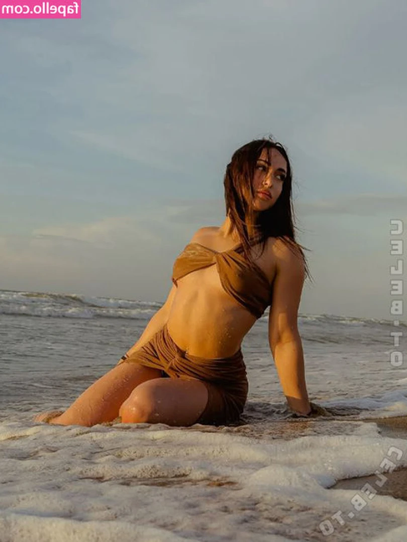 Celine Ludovica Delia [ celine-ludovica-delia ] - will you help me wash my back? ill get on all fours and shove my ass