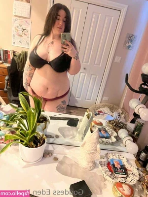 Lilith Golde [ lilith-golde ] - I can't believe it's finally happening 🙌 Currently heading out of