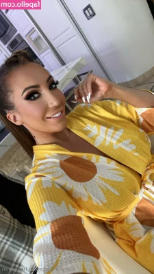 richelleryan [ richelleryan-1 ] - Made another shower video with a huge cumshot