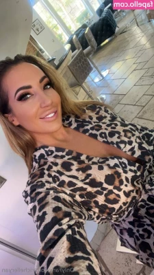 richelleryan [ richelleryan-1 ] - Care to share your morning wood 👅