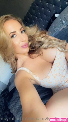 richelleryan [ richelleryan-1 ] - ai generated me