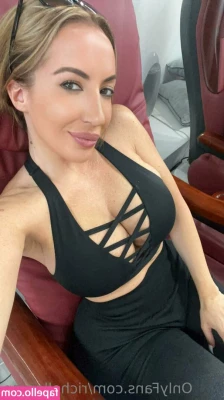 richelleryan [ richelleryan-1 ] - Ass to tip everyone... I want to feel every inch of me licked