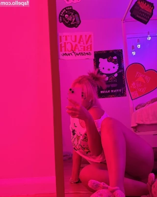 Jochaannnn - Happiness is when a smoking hot porn star joins your onlyfans page