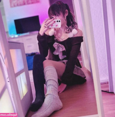 Kiyichu - Tangled in my panties... Help a girl out ;)