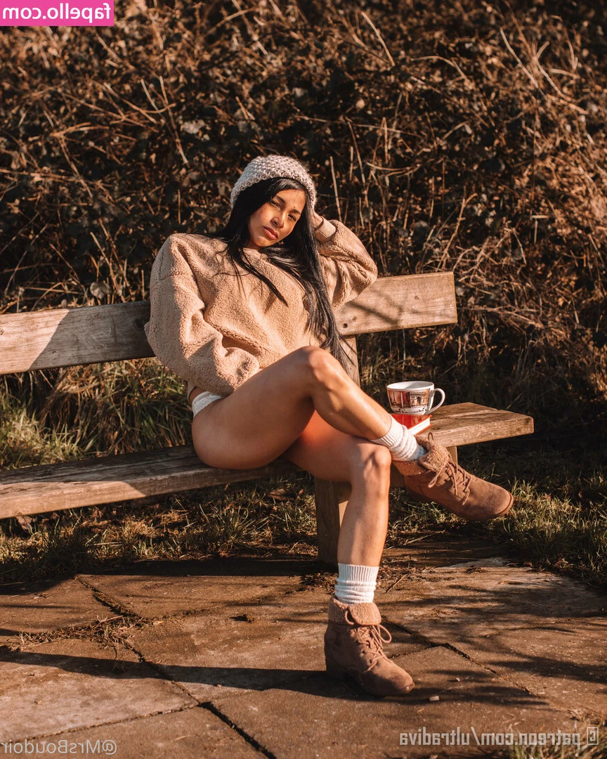 Ruth Medina [ ruth-medina ] - Having a lonely Friday, who wants to keep me company?