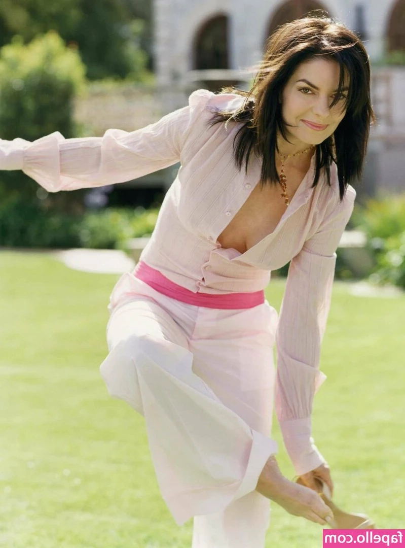 Sela Ward - Just a little something for my foot fetish fans. @KnoxKillian