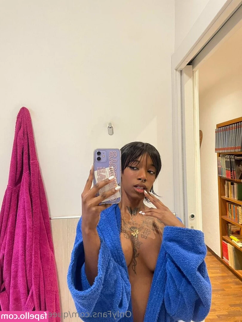 queenblack699 - Loving the change of season, wearing pretty sweaters, my warm toned