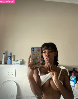 queenblack699 - I love this corsette and dressing all black